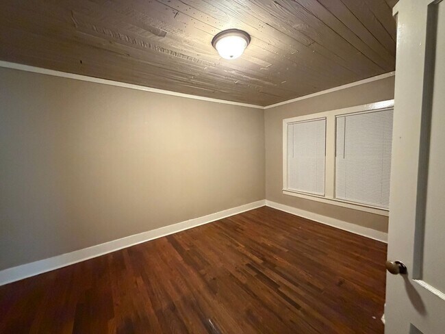 Foto del edificio - Downtown Cozy Apartment!