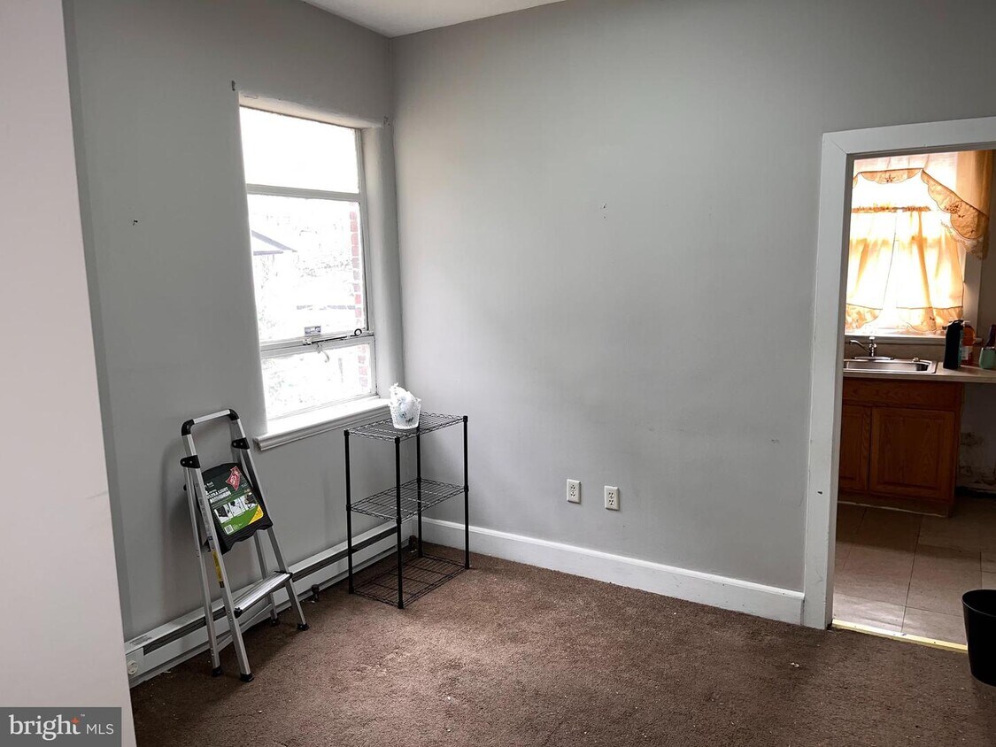 Primary Photo - 332 W State St