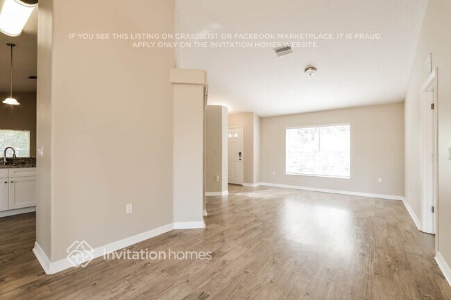 Building Photo - 425 E New Hampshire Ave