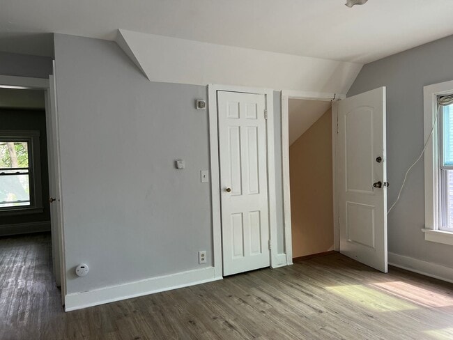 Building Photo - 175 Avenue E