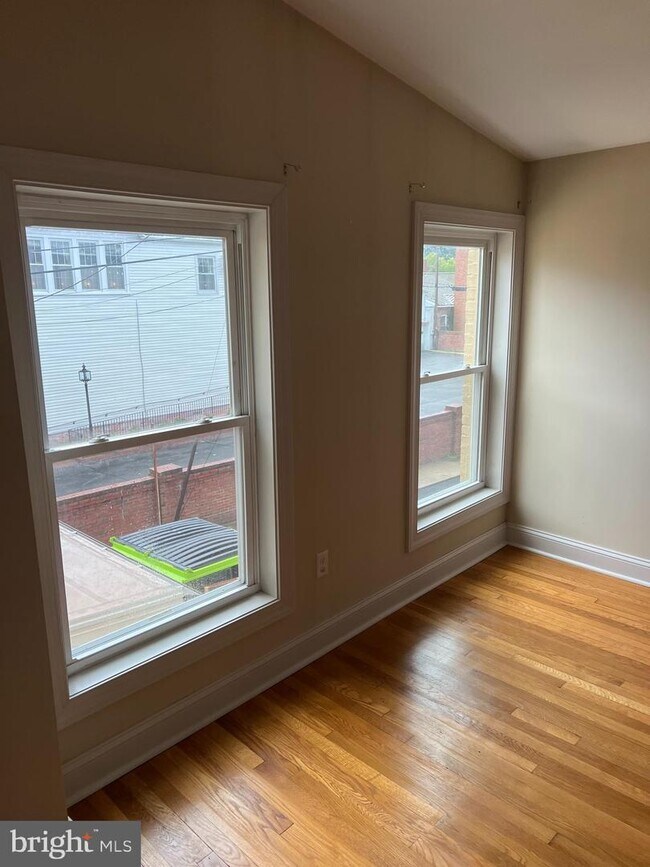 Building Photo - 312 High St