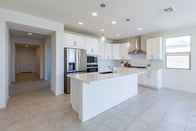 Foto del edificio - Luxury Living in McClellan Ranch: 4-Bedroo...