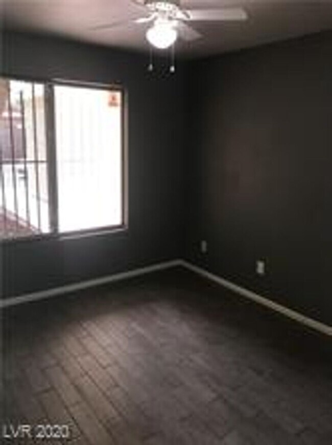 Building Photo - 2 Bed Condo!!!