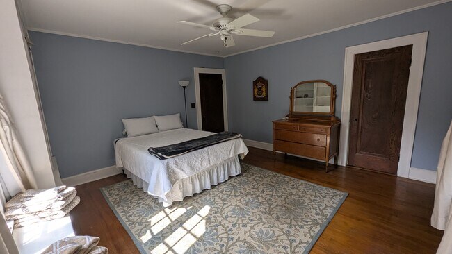 Building Photo - 78 Roe Ave