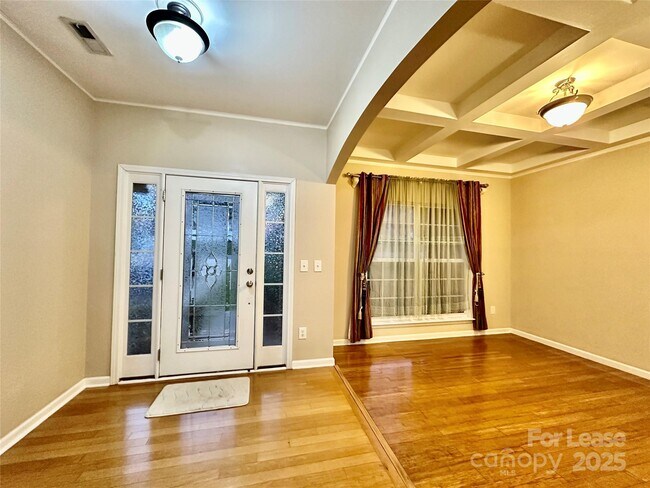 Foto del edificio - 1913 Thorn Crest Dr