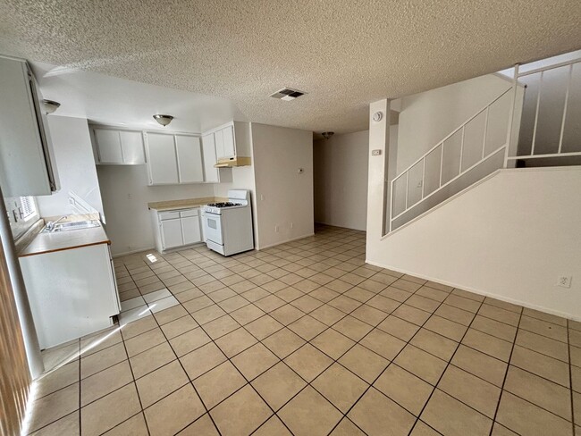 Foto del edificio - East Palmdale Townhouse