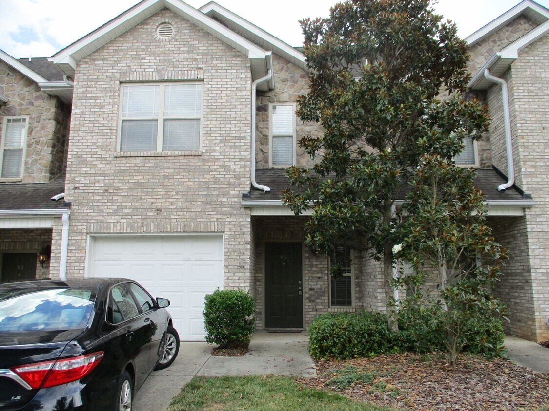 Foto principal - Brick 3 bedroom townhouse for rent in desi...