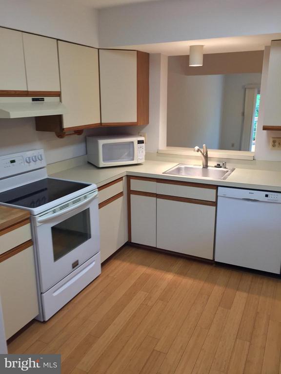 Foto del edificio - 8911 Oakwood Way