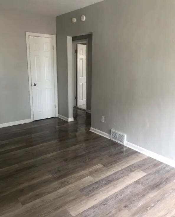 Foto del edificio - 529 E 7th St