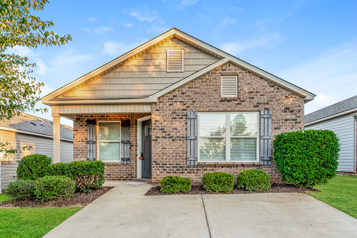Primary Photo - Beautiful Home in Moundville