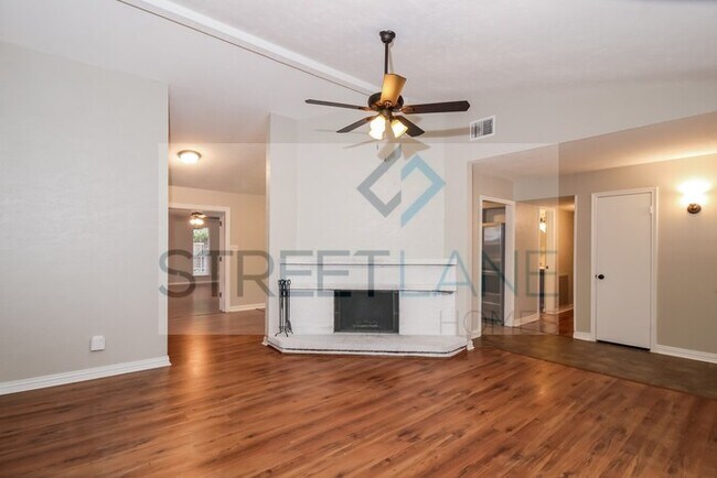 Building Photo - REDUCED!