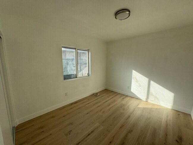 Foto del edificio - 632 W 9th St