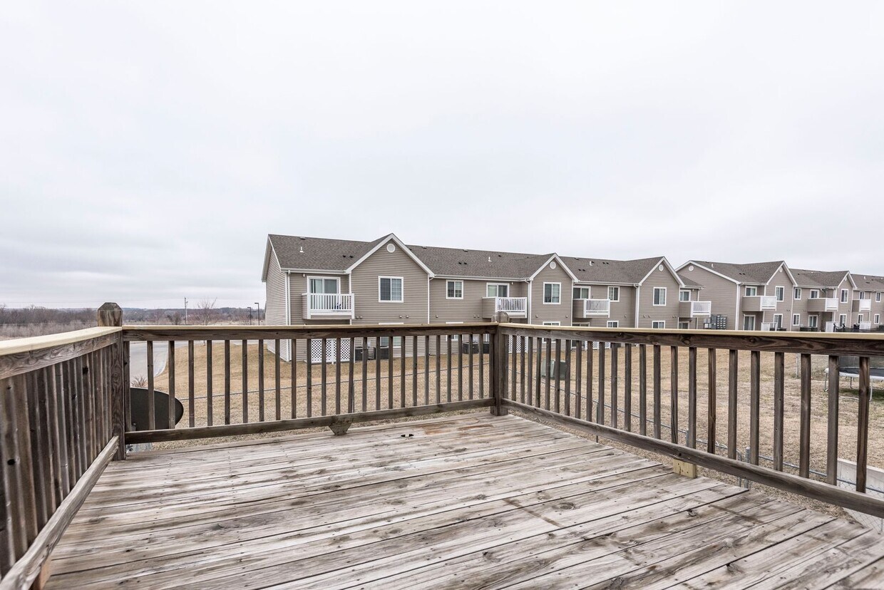 Foto del edificio - Spacious Duplex with Fenced Yard