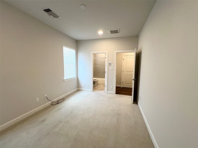Foto del edificio - 942 W 18th St