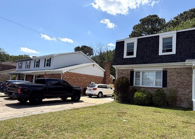 Foto del edificio - 713 Little Neck Rd