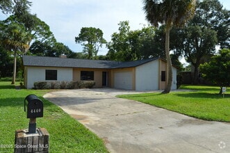 Building Photo - 4440 Sherwood Dr