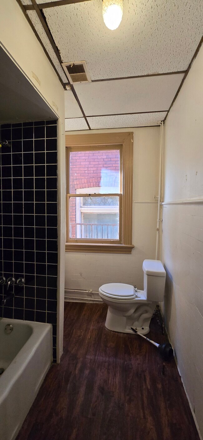 Building Photo - 420 S Fairmount St