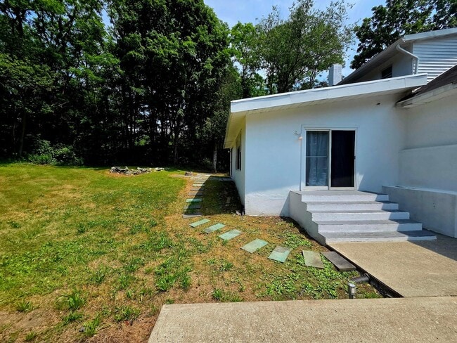 Building Photo - 16 Ernest Ln