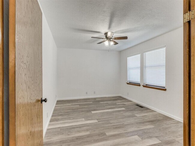 Foto del edificio - 625 36th Ave NW