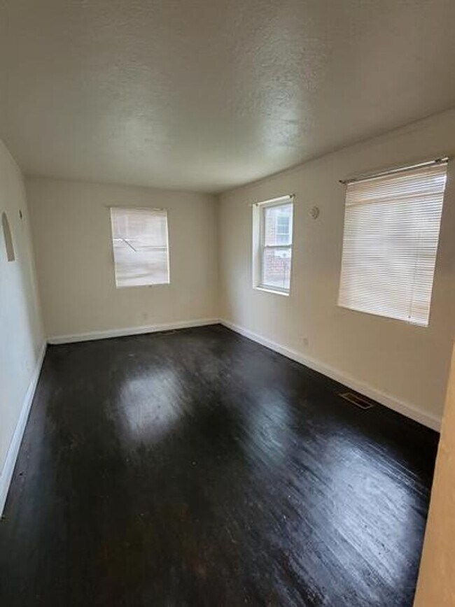 Foto del edificio - Spacious one bedroom detached apartment