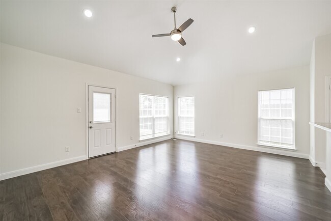 Foto del edificio - 10618 Bassoon Dr