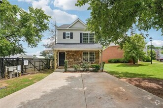 Building Photo - 9 Middlebrook Dr