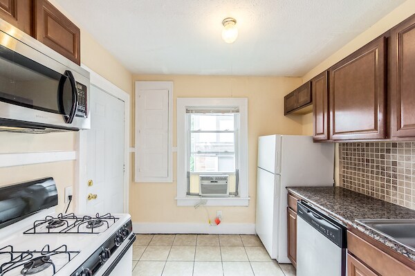 Building Photo - 2Bd/1Ba Townhouse