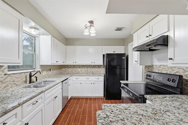 Foto del edificio - 10010 Wildflower Ln