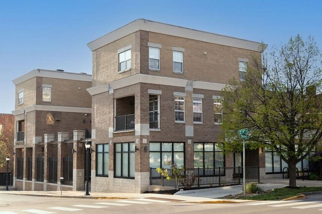 Interior Photo - 501 N Walnut
