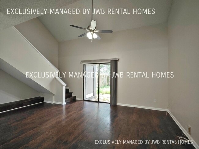 Foto del edificio - 5622 Pine Hill Ln