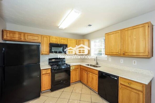 Building Photo - Nice Spacious Home in Quiet Neighborhood