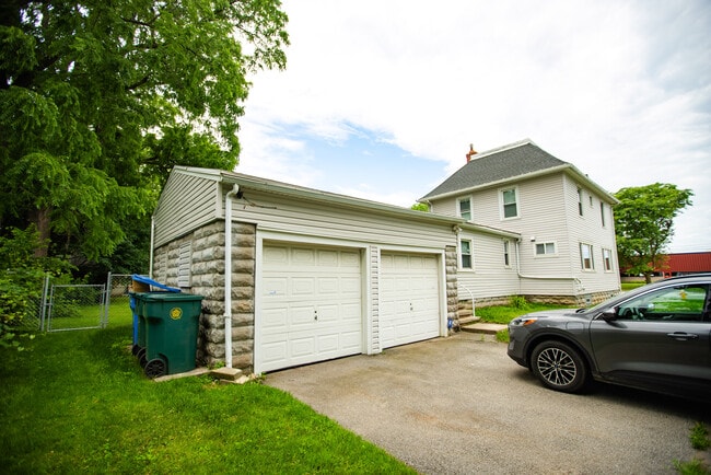 Foto del edificio - 150 Mount Read Blvd