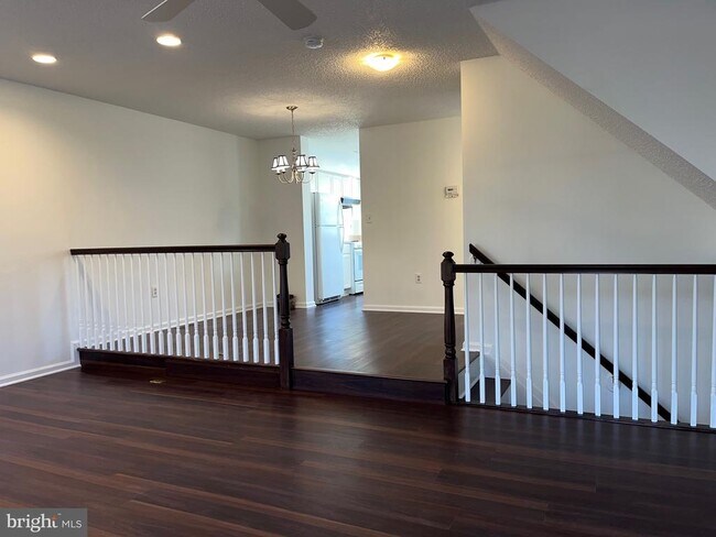 Foto del edificio - 15 Halstead Pl