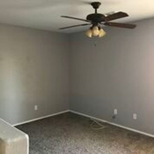 Building Photo - 1247 S Emmett Dr