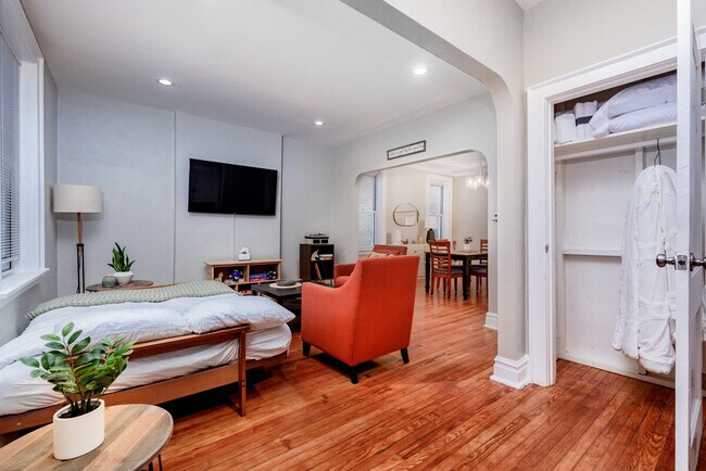 Foto del edificio - 3956 Tholozan Ave