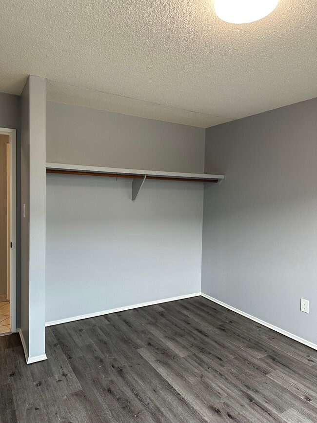 Building Photo - 9725-9130 130 Ave NW