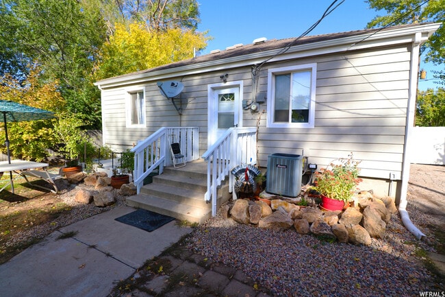 Building Photo - 120 E 350 N