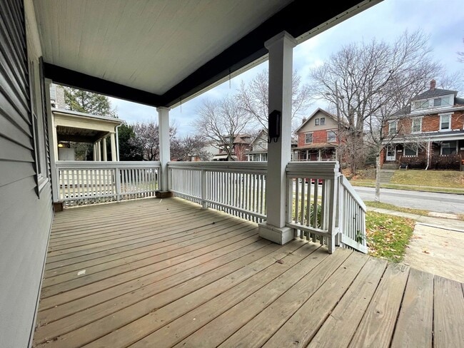 Building Photo - 381 Alden Ave