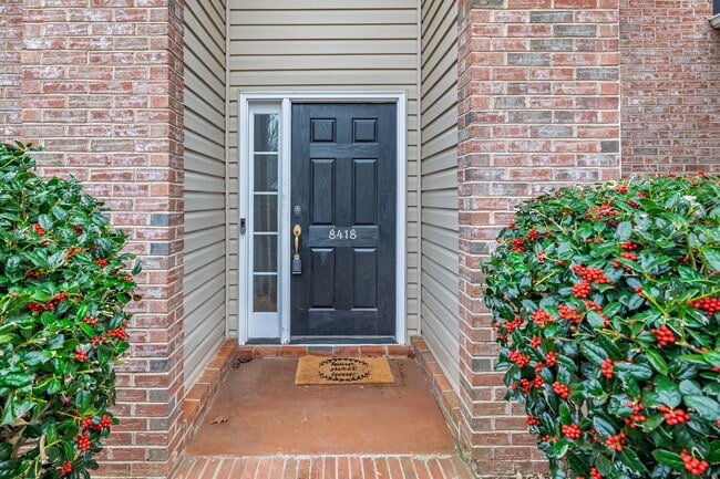 Building Photo - 8418 Bampton Dr