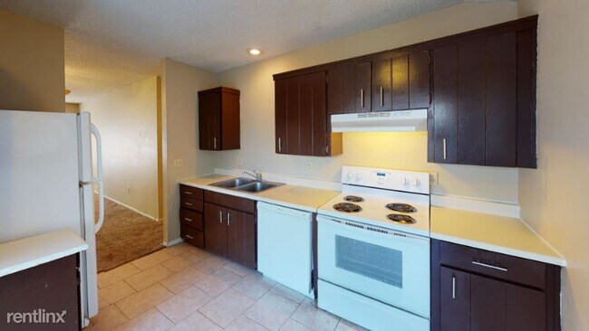 Building Photo - 2 br, 1 bath Townhome - 6022 E 127th St