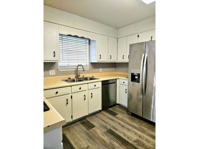 Foto del edificio - 5808 Hermitage Cir
