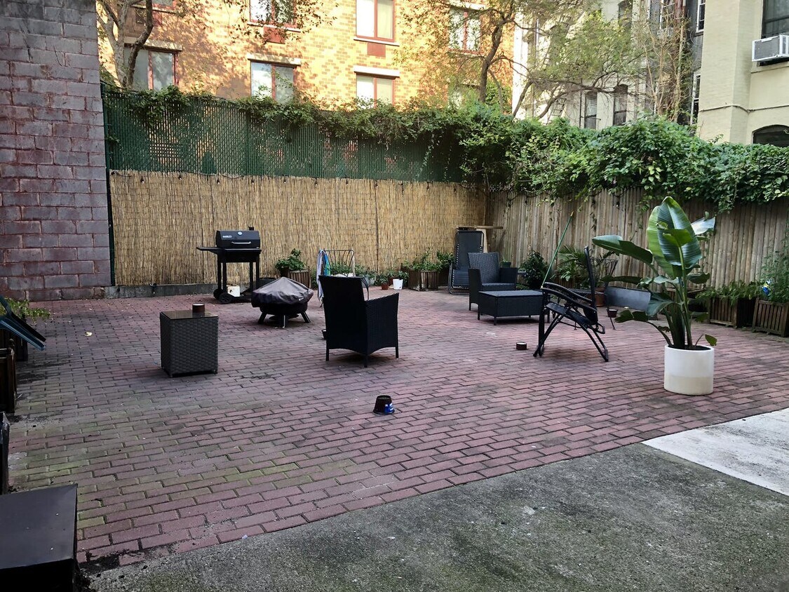 Primary Photo - EAST 120 STREET