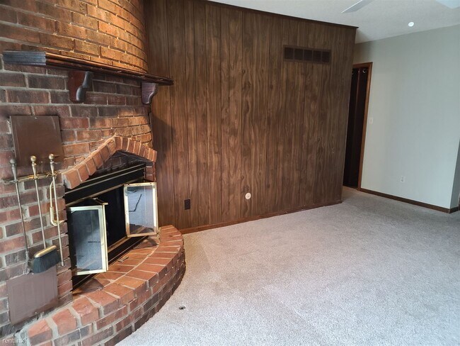 Building Photo - 3 br, 2.5 bath House - 13420 W 102nd St
