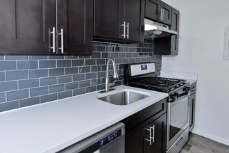 Building Photo - Bennington Crossings Apartment Homes