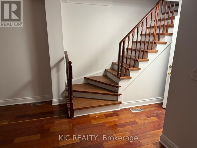 Building Photo - 8 Ventura Ln