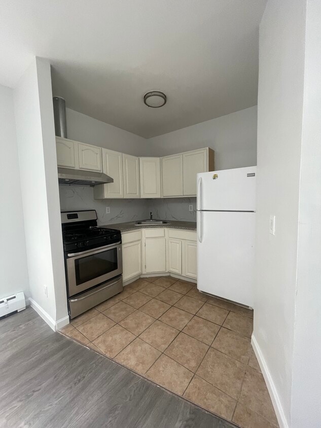 Primary Photo - 32-35 61st St