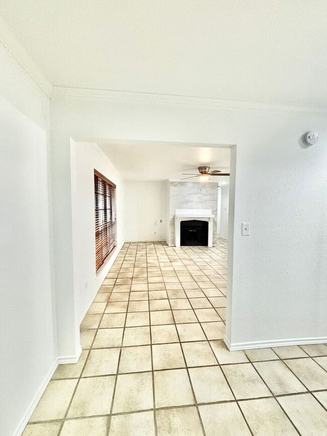 Building Photo - 2-Bedroom, 2-Bathroom Home with Fireplace ...