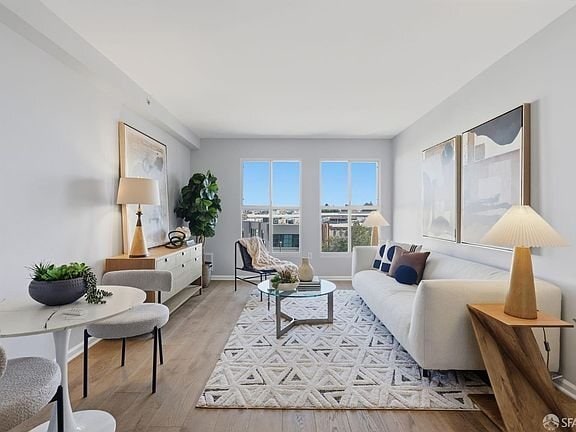 Building Photo - 140 S Van Ness Ave