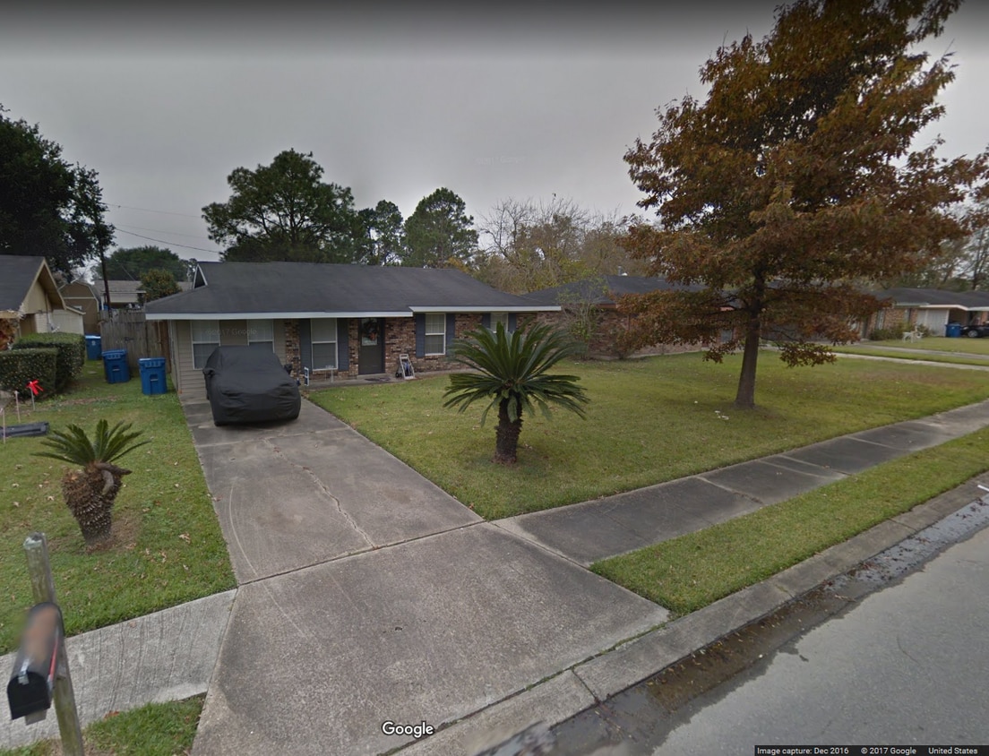 Front of house. - 405 Palmwood Dr