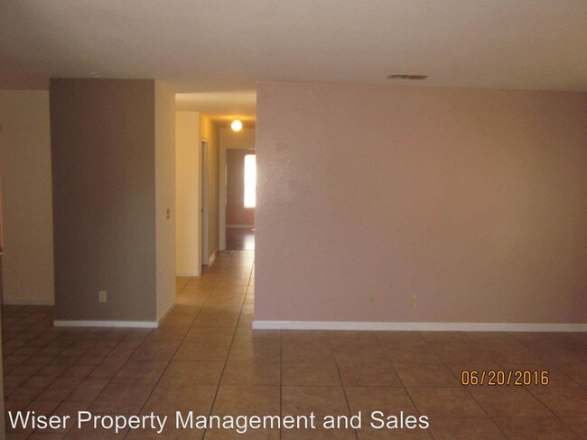 Building Photo - 1325 W Cherry Ave
